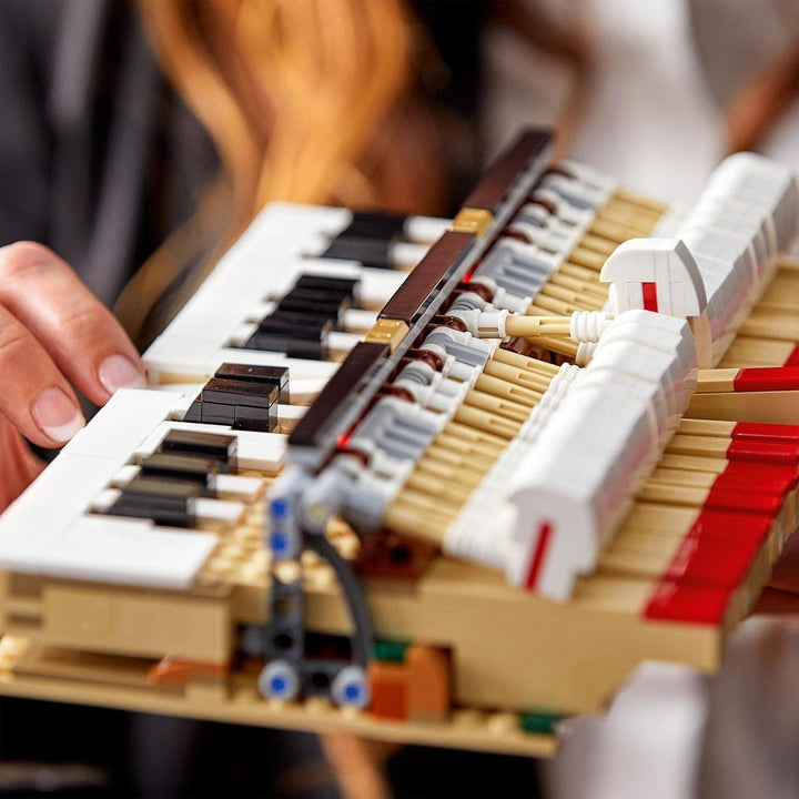 LEGO Ideas Concert Grand Piano (21323); Set de construcție; Propriul dvs. pian de concert; Proiect de modelare excelent pentru pianistul talentat, muzician, iubitor de muzică sau pasionat (3.662 piese)