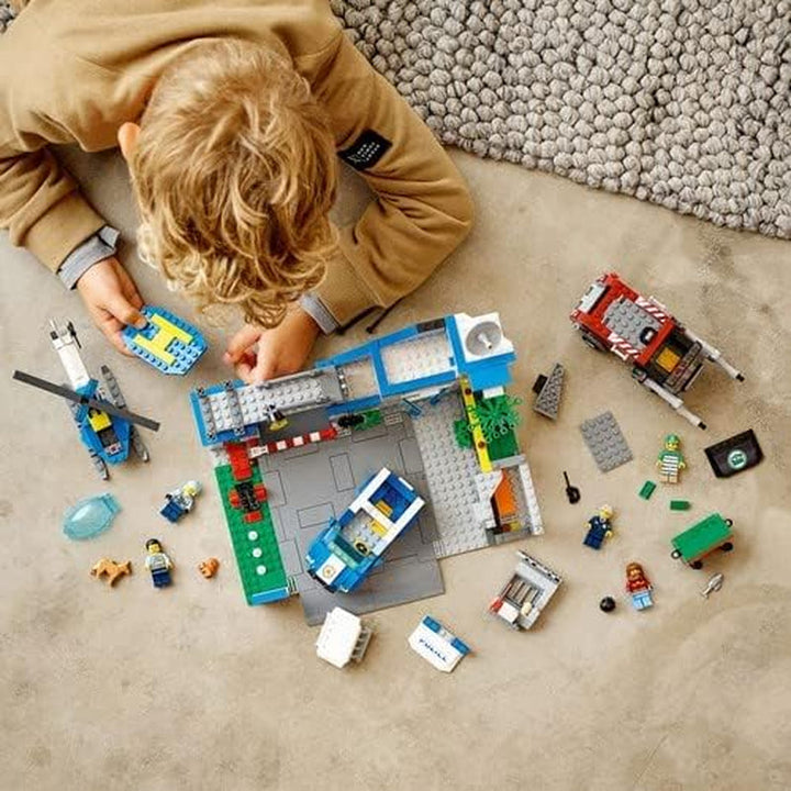 Stație de poliție LEGO 60316 City cu mașină de poliție, mașină Mill și elicopter, clădire construibilă cu 3 figuri, jucărie de poliție pentru băieți și fete de la 6 ani, cadou pentru copii