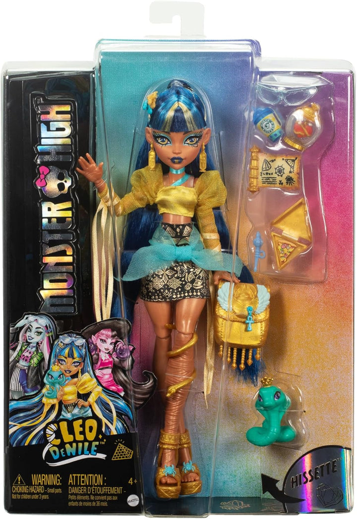 Păpușă Monster High Cleo De Nile în bluză aurie și fustă stratificată, include animal de companie Cobra Hissette și accesorii precum rucsac, gustare și rolă de hârtie, HXH74