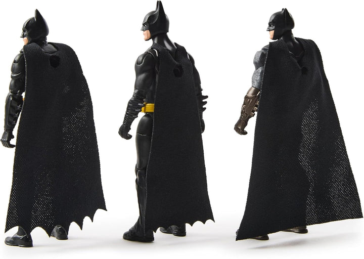 Set Ultimate Batman cu 3 figurine Batman (10 cm) din filmele Batman Returns, The Dark Knight și Batman V. Superman. De la 3 ani