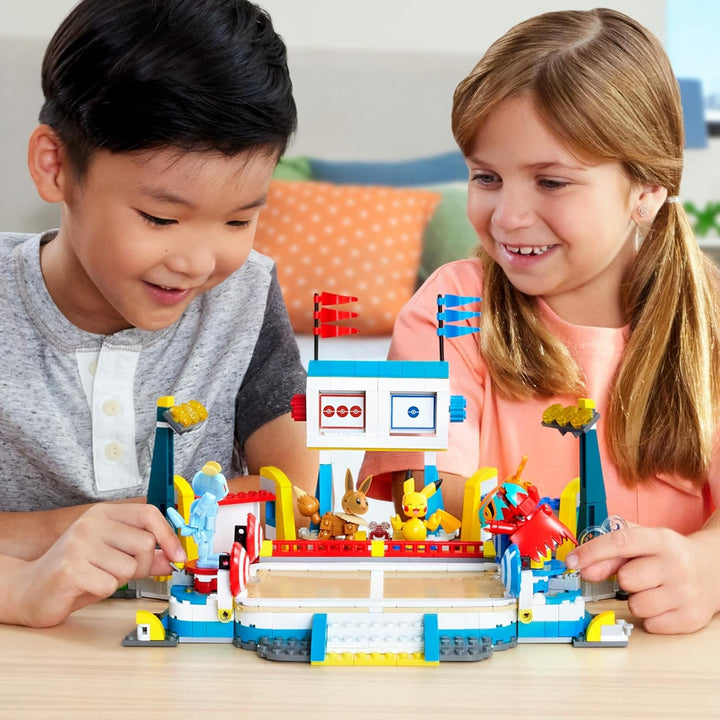MEGA Pokémon Action Figure Building Toy, Arena de antrenament cu 1101 piese, joc de lupte și 5 figuri mobile pentru copii, HWR82