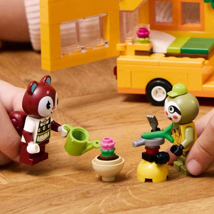 LEGO Animal Crossing Gerd's Caravan & Garden, set pentru jocuri de rol, mașină de jucărie pentru copii, cadou pentru fete și băieți de la 7 ani, jucărie pentru jocuri video cu figurine de animale 77054