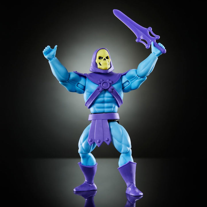 Jucărie Masters of the Universe Origins, figurină Skeletor din colecția de desene animate, răufăcător înalt de aprox. 14 cm cu armură, baston, sabie și 2 măști, HYD24