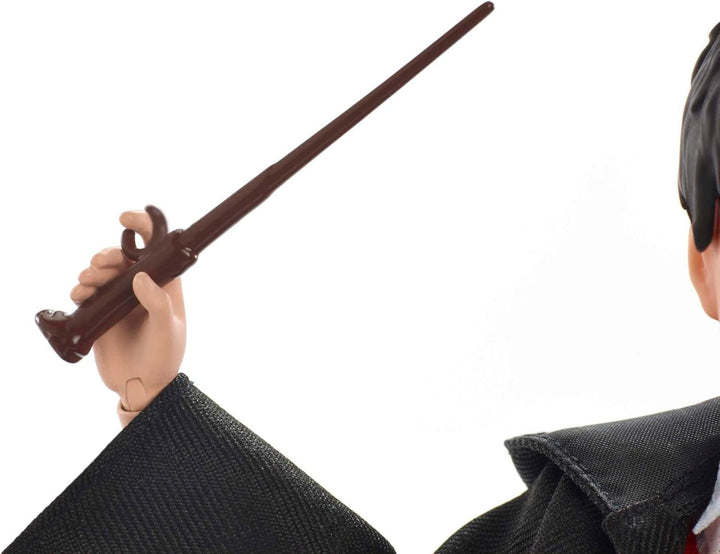 Mattel Harry Potter - Păpușă de colecție (aprox. 26 cm) cu uniformă Hogwarts, halat Gryffindor și baghetă, jucărie de la 6 ani FYM50