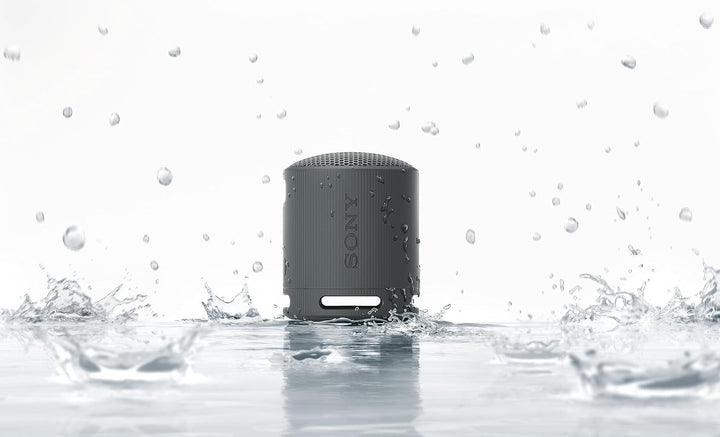 Sony SRS-XB100 - Difuzor Bluetooth wireless, portabil, ușor, compact, în aer liber, de călătorie, durabil, rezistent la apă și praf IP67, baterie de 16 ore, curea de transport, mâini libere, negru