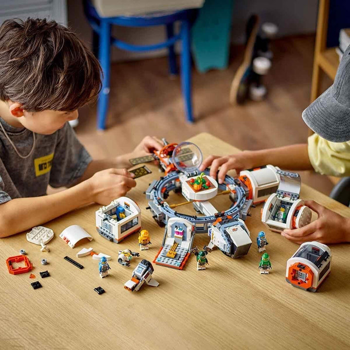 Stație spațială modulară LEGO City Space, model de navă spațială cu vehicule spațiale, cadou pentru copii, băieți și fete de la 7 ani, stație de cercetare modulară cu 6 figurine de astronauți 60433