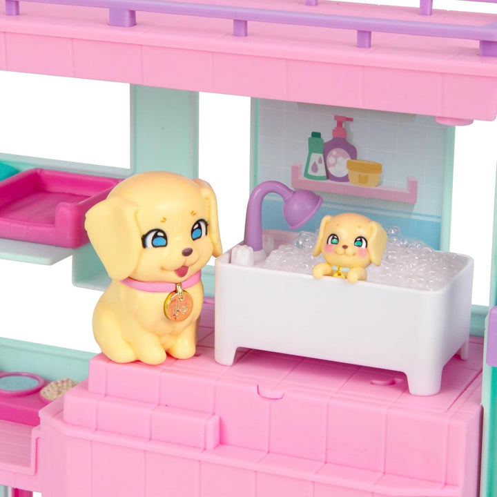 Little Live Pets Mama Surprise Families Baby Clinic Playset, 3 cățeluși Retriever incluși, Magic, Playset cu două fețe (27,8 cm lățime, 23,8 cm înălțime). Hrănire, îmbăiere și joacă, cadou pentru copii