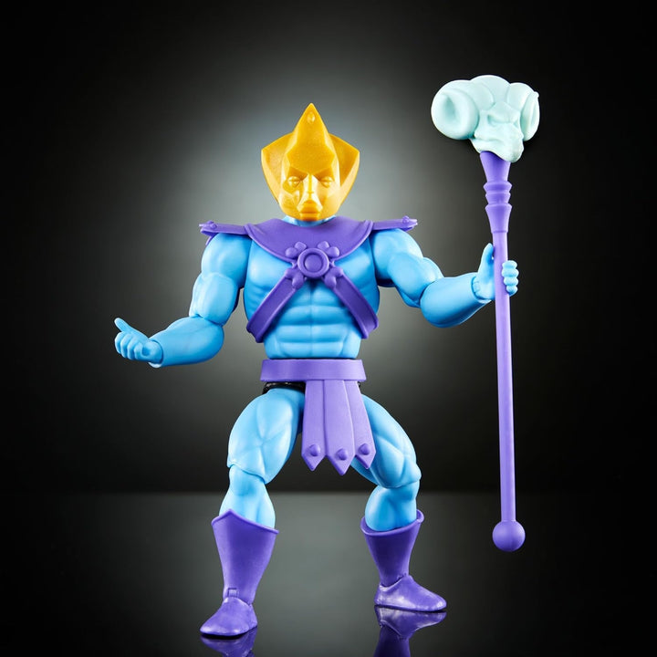 Jucărie Masters of the Universe Origins, figurină Skeletor din colecția de desene animate, răufăcător înalt de aprox. 14 cm cu armură, baston, sabie și 2 măști, HYD24