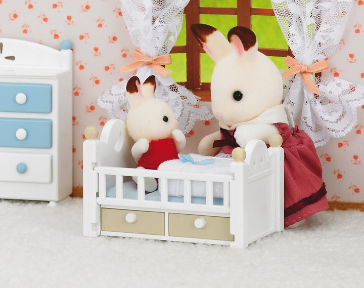Sylvanian Families 5017 Chocolate Bunny Baby With Cot - Casa de păpuși Playset Multicolor