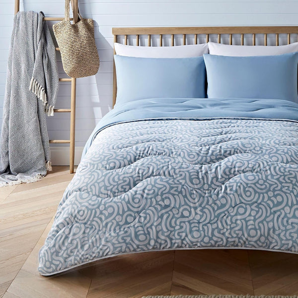 Night Lark Coverless Duvet Super King 6 Tog Spring Summer - Abstract Waves. Cuvertură super moale, confortabilă și ușoară. Se spală la mașină și se usucă rapid, toate într-un set de fețe de pernă reversibile