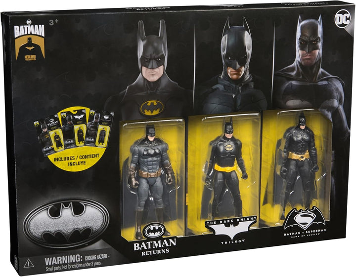 Set Ultimate Batman cu 3 figurine Batman (10 cm) din filmele Batman Returns, The Dark Knight și Batman V. Superman. De la 3 ani