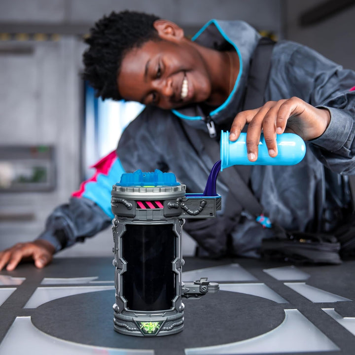 Mutatori; Mutați bestia supremă. Experimentați și creați figura de acțiune Stealth Panther de la Mrbeast. 3 de colecționat, Iconic Panther, Stealth Panther, Metallic Panther