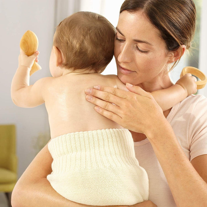 WELEDA Organic Baby Calendula Care Milk - Loțiune de corp cosmetică naturală cu ulei de migdale și ceară de albine pentru îngrijirea și curățarea pielii uscate a bebelușilor. Loțiune delicată de îngrijire a pielii pentru bebeluși și copii (1x 200ml) Copii - Baie si Skincare Naty Shop